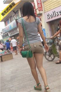 灰色美臀小短牛美景 圆圆鼓鼓的让你充满想象[114M/MP4]