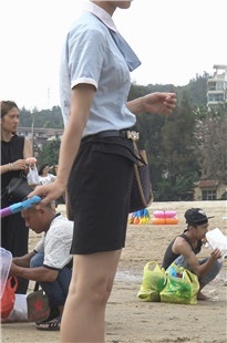 海边长腿黑裙小制服[209M/MP4]