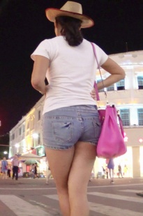 戴草帽的热裤MM，风情万种[213M/MTS]