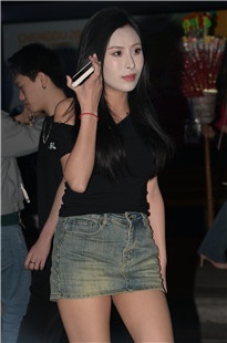 牛仔短裙美女3A7757[641M]