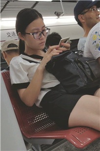 黑色街拍热裤白色运动鞋[487M]