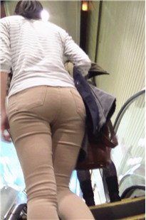 贴身布裤宽臀大妹子[157M/MTS]