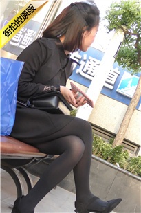 4K-恬静美女黑丝，对她的丝腿没有抵抗力[1.29G/MP4]