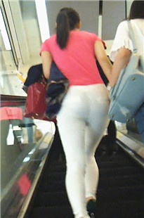 红衣白裤美眉[127M/MOV]