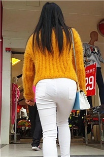 广场翘臀白裤MM [95.6M/MP4]