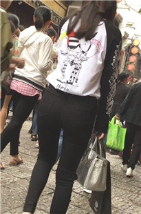 黑色紧身裤美眉[879M]