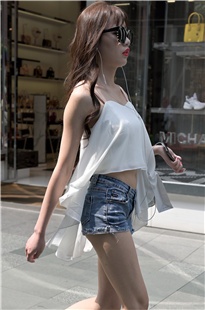 吊带热裤美腿差一双高跟鞋就完美了3A530[735M]