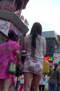 两个美臀MM，街上亮丽的风景线[363M/MTS]