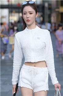 洁白的美女，干干净净的3A2222[1.57G]