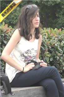 4K-外国美眉红润白皙靓足特写[669M/MP4]