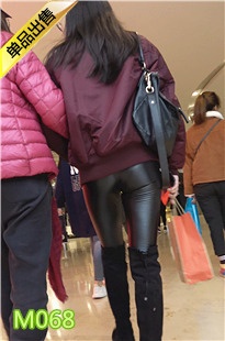 4K-两个黑色紧身皮裤饱满圆润翘臀美女M068[769M]