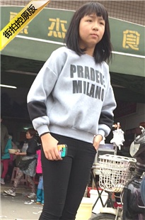 黑色紧身裤可爱小妹夹着腿，看到好激动[115M/MOV]