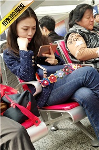 4K-蓝色紧身牛仔裤长发美女[575M/MP4]