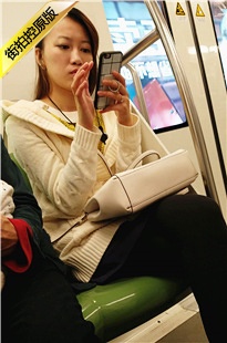 4K-地铁拍摄黑丝漂亮美MM[870M/MP4]