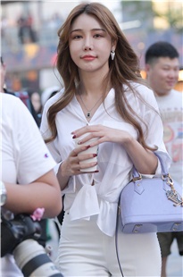 身材高挑时尚的美女模特3A2628[326M]