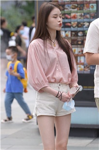 眉清目秀美腿女友3A5437[2.35G]