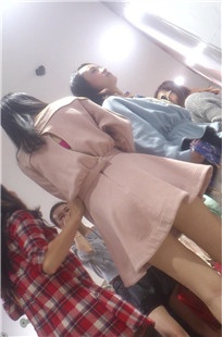 化妆间里美女云集目不暇接啊[272M/MP4]