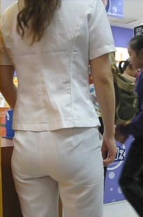 拍摄紧身白裤美女导购员[112M/AVI]