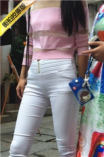 低腰紧身白裤圆润翘臀美女，内痕明显[377M/MOV]